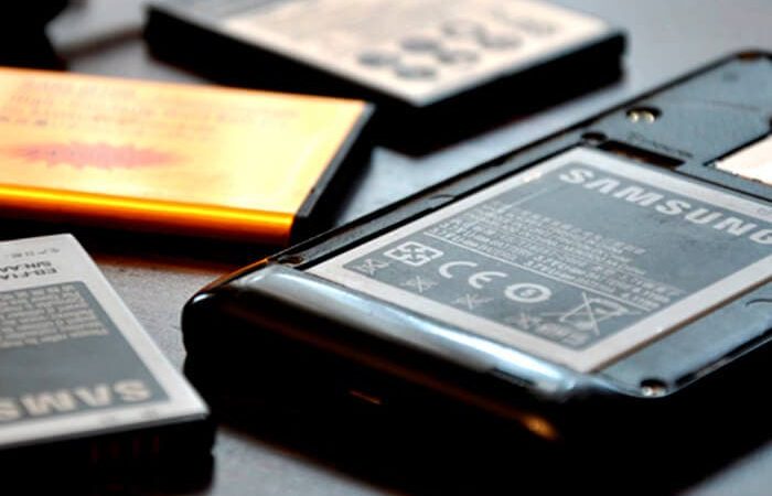 Es oficial: la Unión Europea aprueba una ley para que las baterías de los móviles se puedan sacar y sustituir «fácilmente»