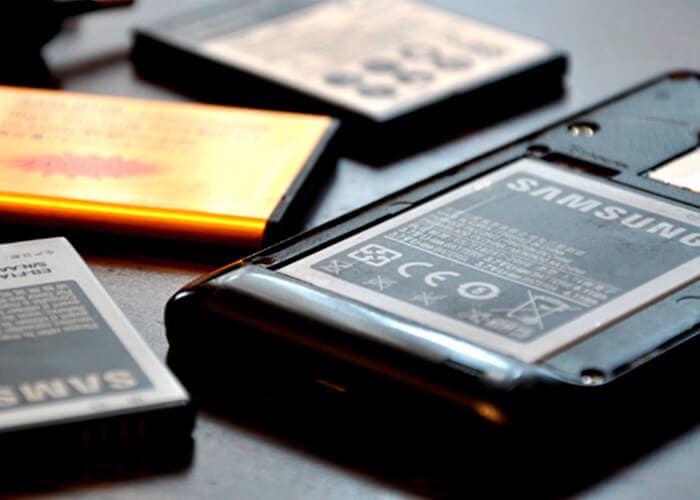 Es oficial: la Unión Europea aprueba una ley para que las baterías de los móviles se puedan sacar y sustituir “fácilmente”