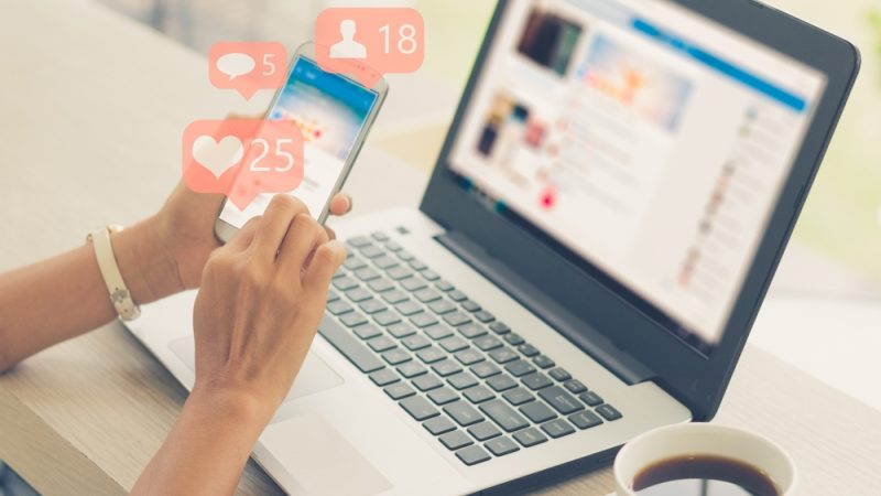 «Modo monje», la tendencia de apagar todas las distracciones de las redes sociales para ser más productivo (y las nuevas apps que te permiten hacerlo)